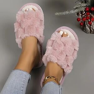Cozy Pink Faux Fur Women's Slippers